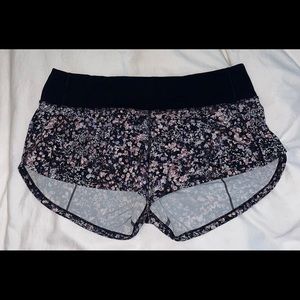 Lululemon Speed-Up Short Low rise Size 6